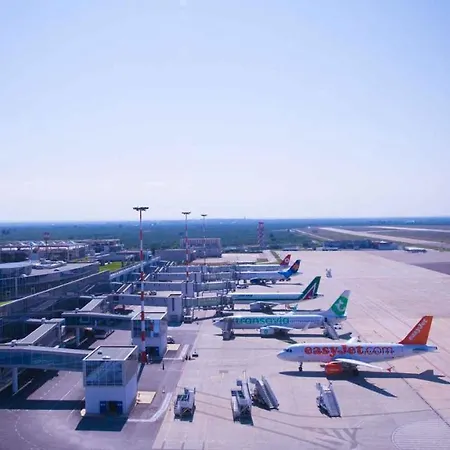Gateway Airport Elegant Flat With Car Park 公寓 巴里
